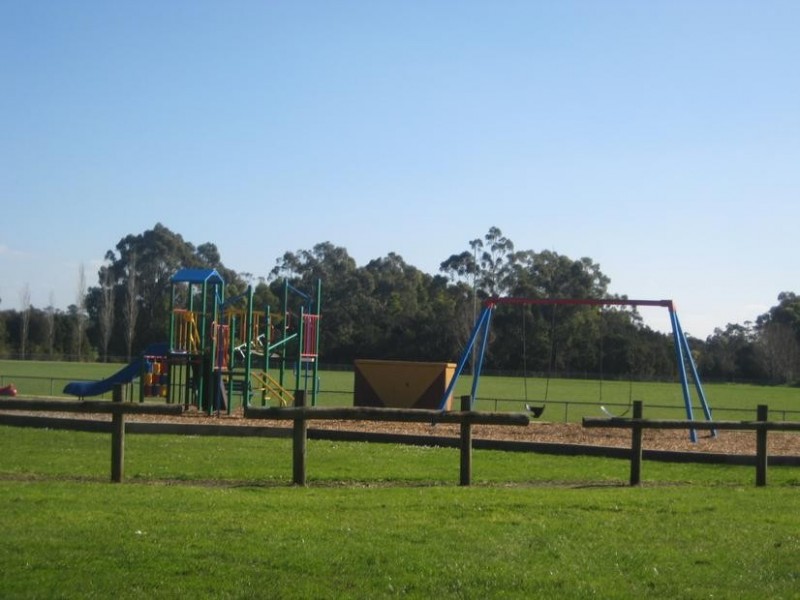 32 Sutherland Way, Drouin VIC 3818