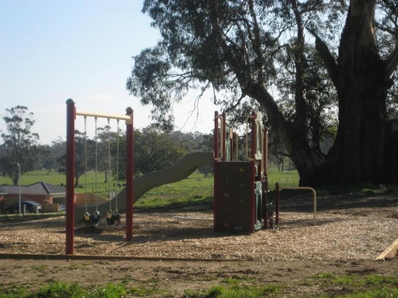 32 Sutherland Way, Drouin VIC 3818