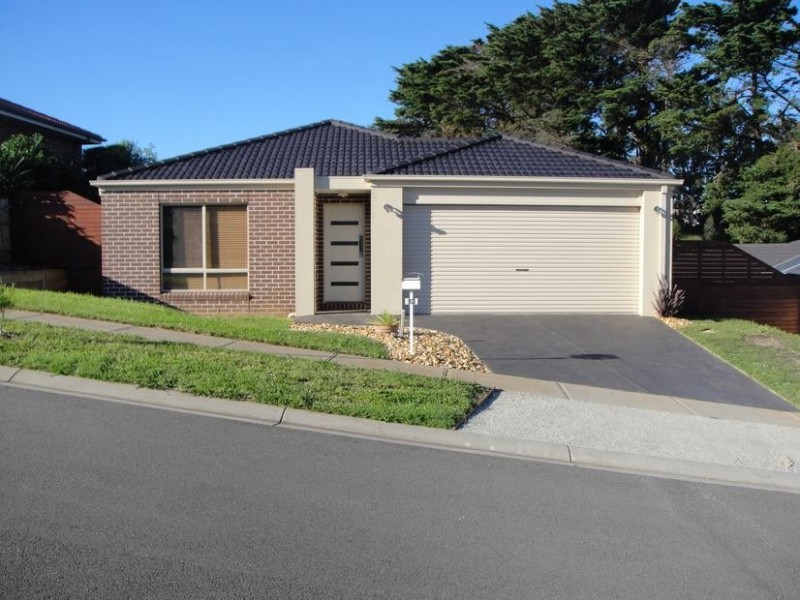 13 Toorongo Street, Drouin VIC 3818