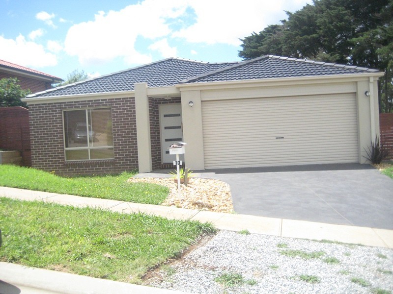13 Toorongo Street, Drouin VIC 3818