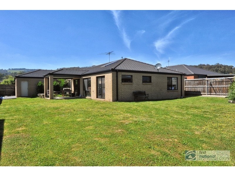 21 Villeneuve Drive, Trafalgar VIC 3824