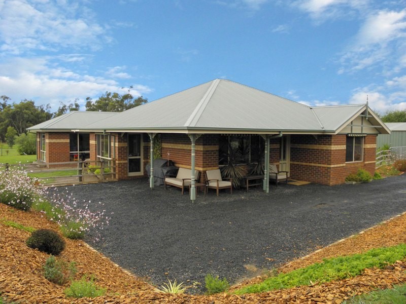 14 Nottingham Court, Drouin VIC 3818