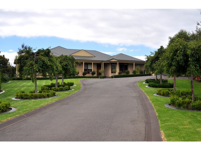 4 Gwinear Court, Warragul VIC 3820