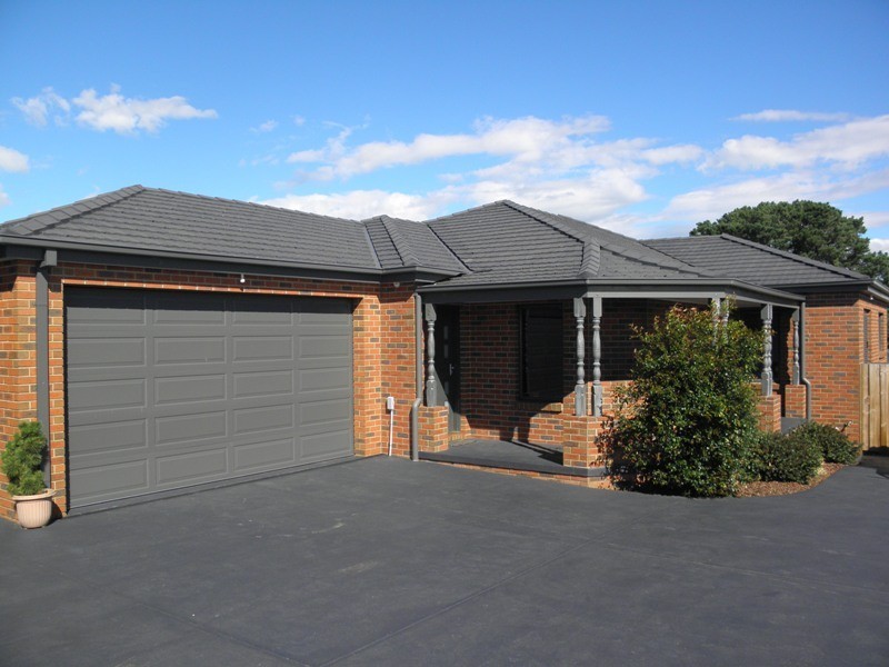 2/26 Lyndhurst Square, Drouin VIC 3818