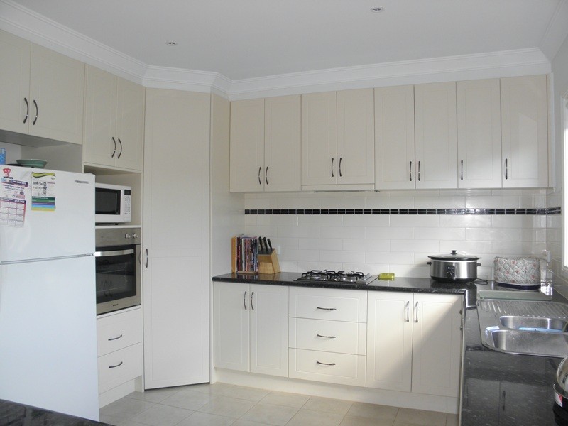 2/26 Lyndhurst Square, Drouin VIC 3818