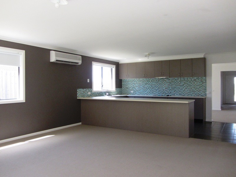 32 Sutherland Way, Drouin VIC 3818