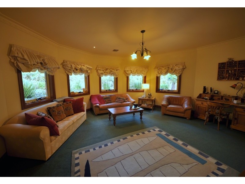 1 Wallace Crescent, Drouin VIC 3818