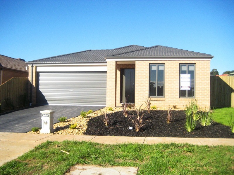 2 Clifford Drive, Drouin VIC 3818