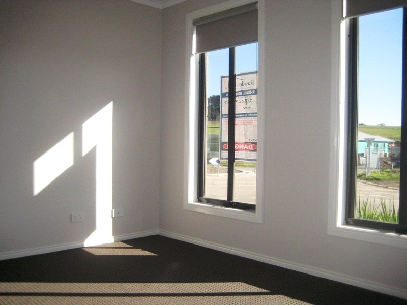 2 Clifford Drive, Drouin VIC 3818