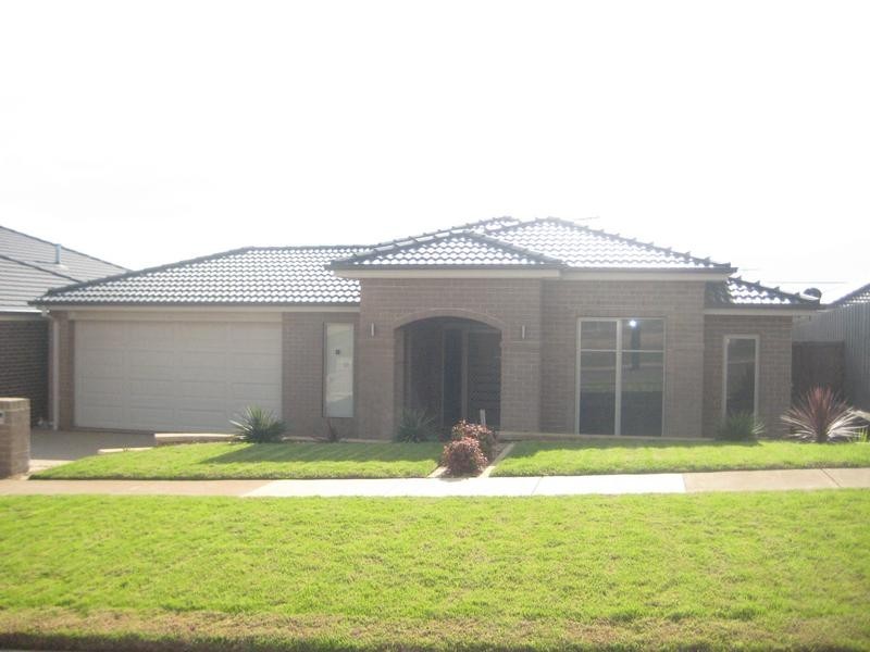 66 Cook Street, Drouin VIC 3818