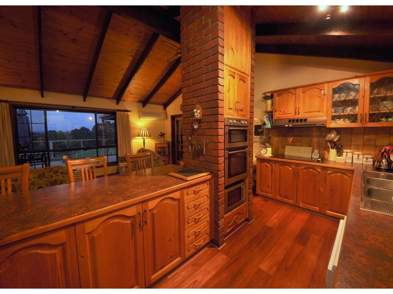 25 Hutchison Road, Jindivick VIC 3818