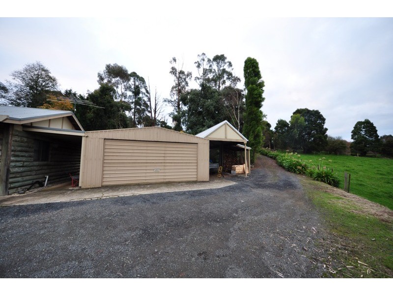 25 Hutchison Road, Jindivick VIC 3818