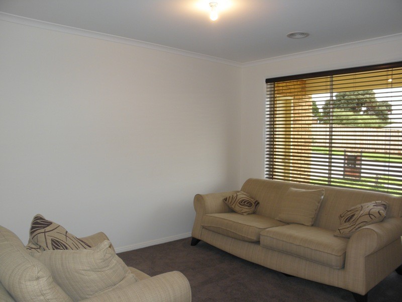 8 Rivendale Crescent, Drouin VIC 3818