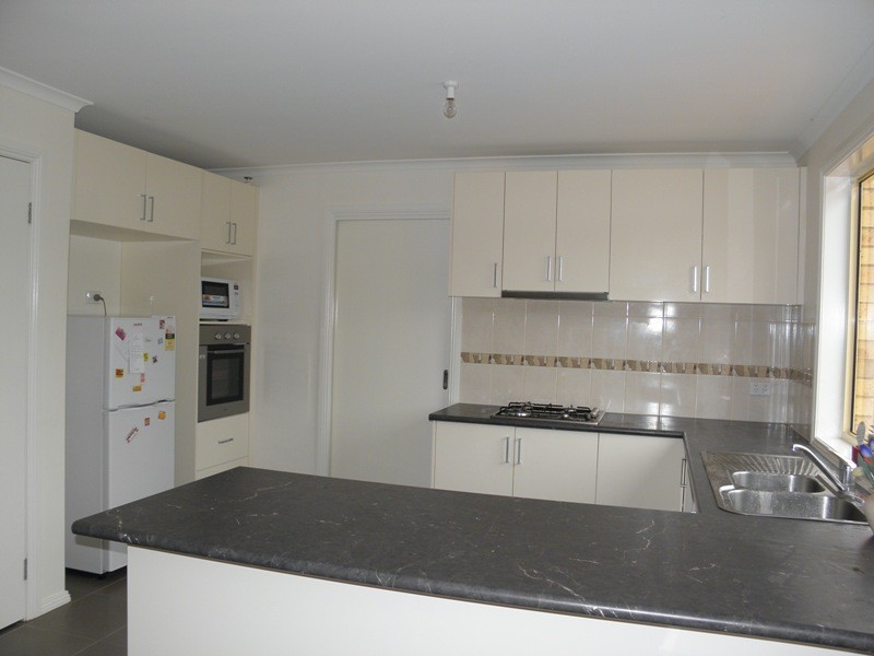 8 Rivendale Crescent, Drouin VIC 3818