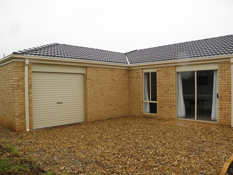 8 Rivendale Crescent, Drouin VIC 3818