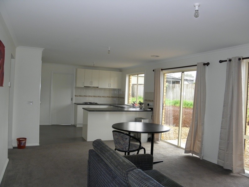 8 Rivendale Crescent, Drouin VIC 3818