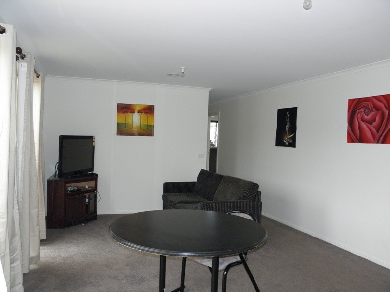 8 Rivendale Crescent, Drouin VIC 3818