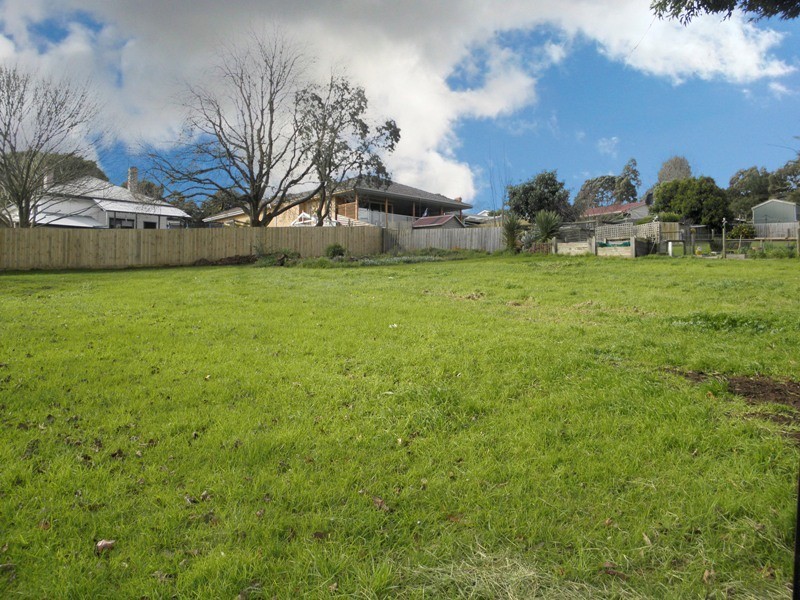 17 Francis Avenue, Drouin VIC 3818