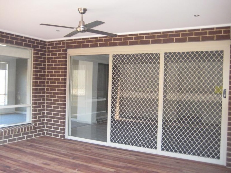 3 Greyfriars Way, Drouin VIC 3818