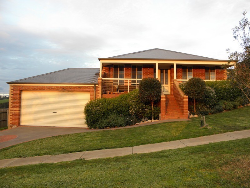 4 County Drive, Drouin VIC 3818