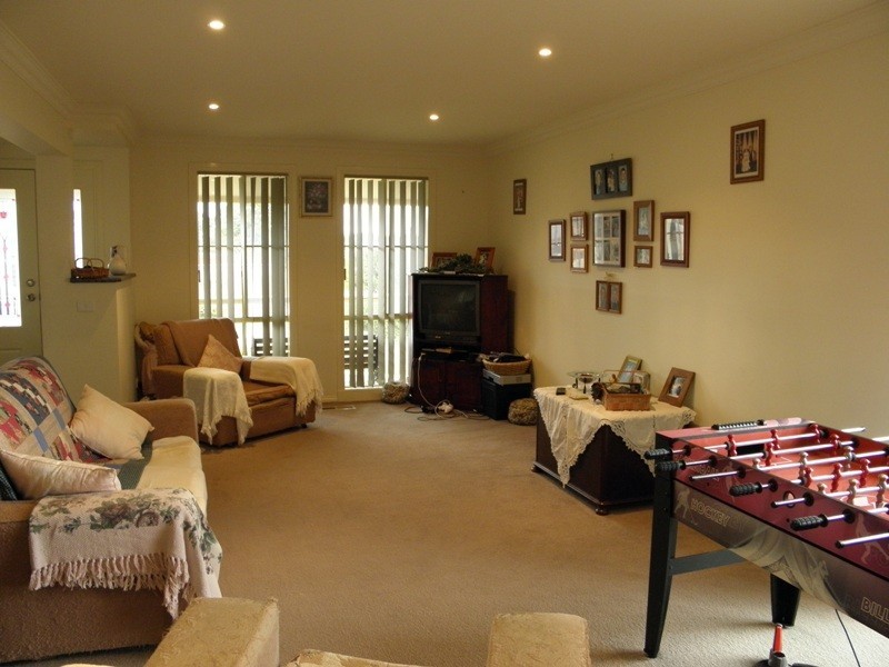 4 County Drive, Drouin VIC 3818