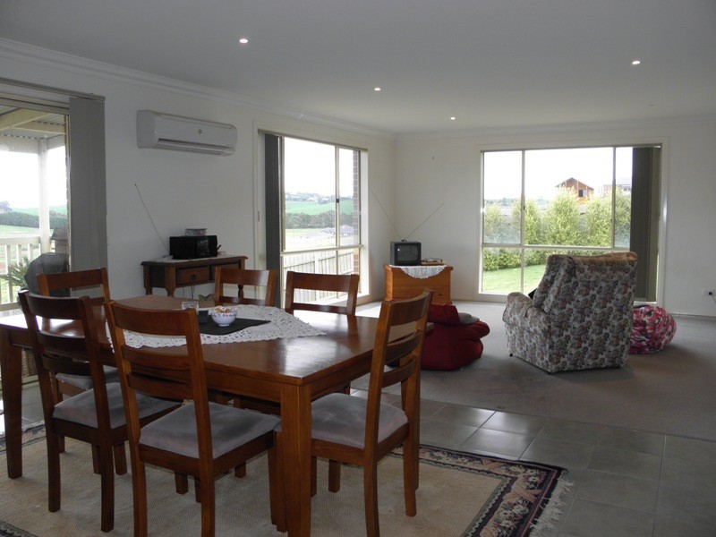 4 County Drive, Drouin VIC 3818