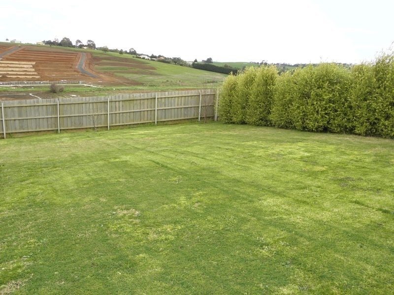 4 County Drive, Drouin VIC 3818