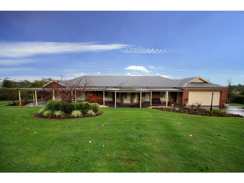 15 Binbeal Road, Drouin VIC 3818