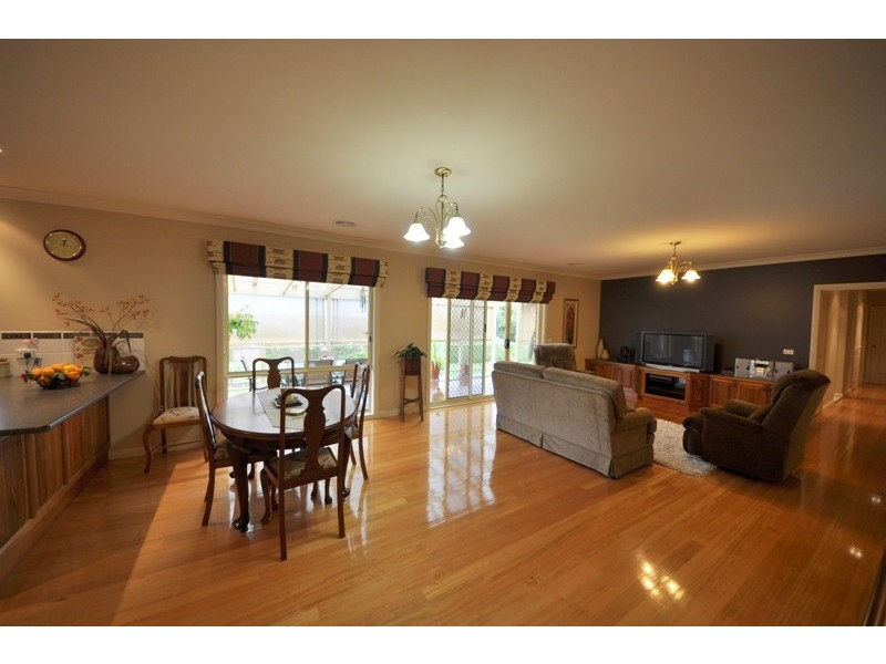 15 Binbeal Road, Drouin VIC 3818
