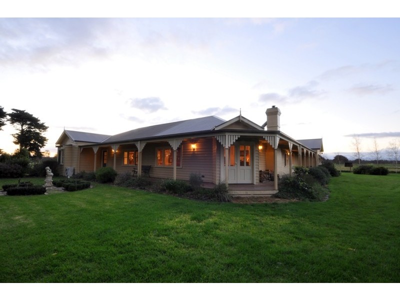 815 Invermay East Road, Drouin South VIC 3818