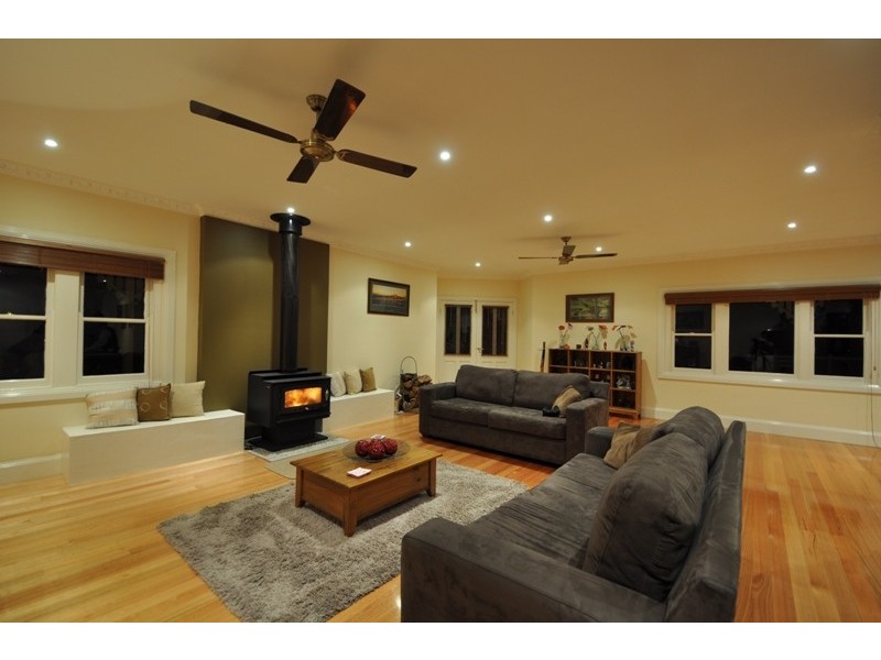 815 Invermay East Road, Drouin South VIC 3818