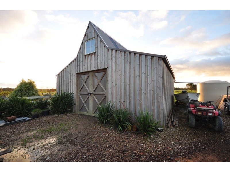 815 Invermay East Road, Drouin South VIC 3818