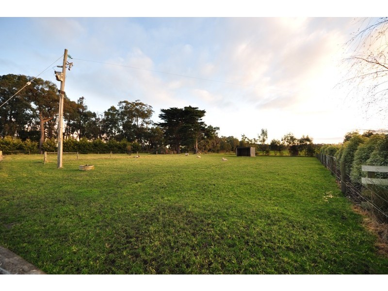 815 Invermay East Road, Drouin South VIC 3818