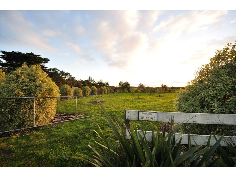 815 Invermay East Road, Drouin South VIC 3818