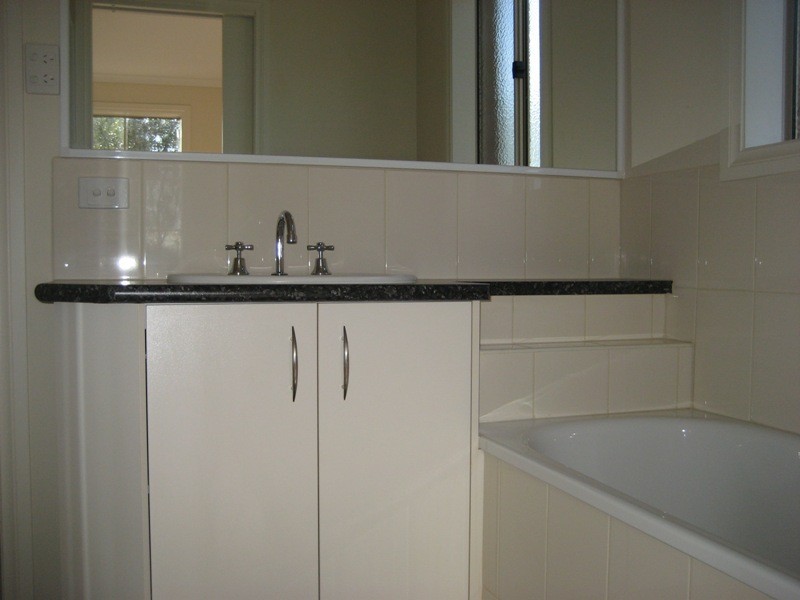 42 Lardner Road, Drouin VIC 3818