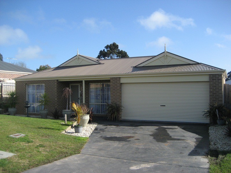 6 Lomandra Court, Drouin VIC 3818