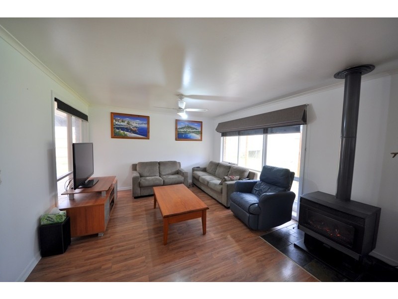 36 Railway Avenue, Bunyip VIC 3815