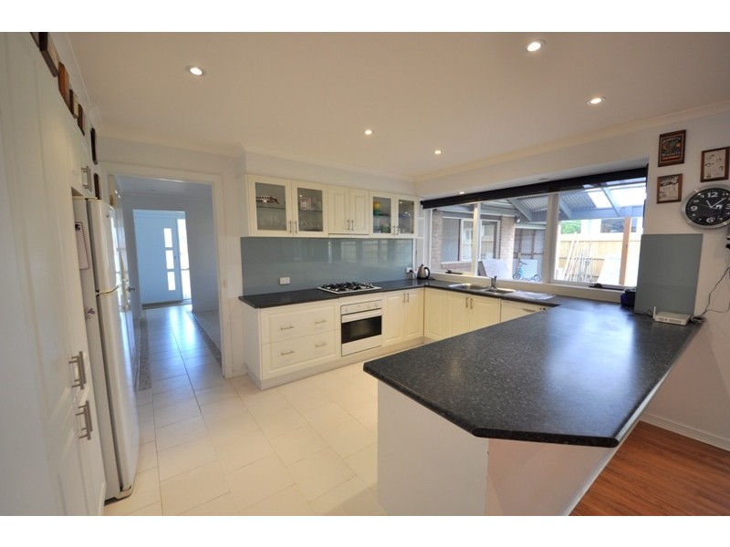 36 Railway Avenue, Bunyip VIC 3815