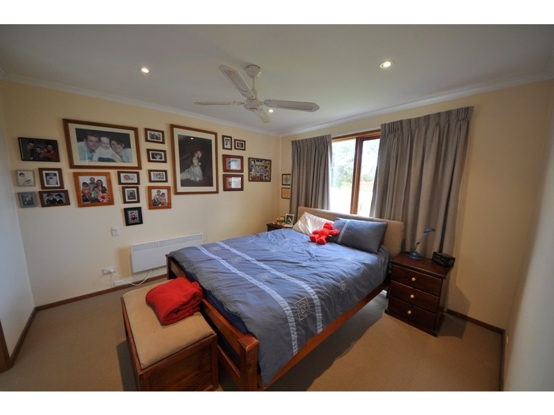 36 Railway Avenue, Bunyip VIC 3815