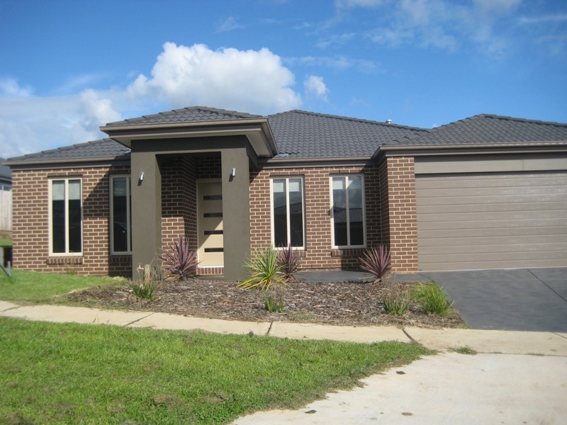 3 Greyfriars Way, Drouin VIC 3818