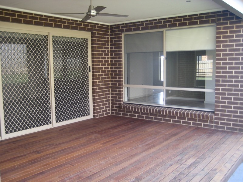 3 Greyfriars Way, Drouin VIC 3818