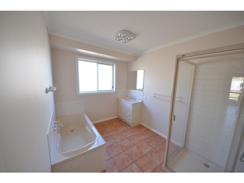 18 Grandview Close, Athlone VIC 3818