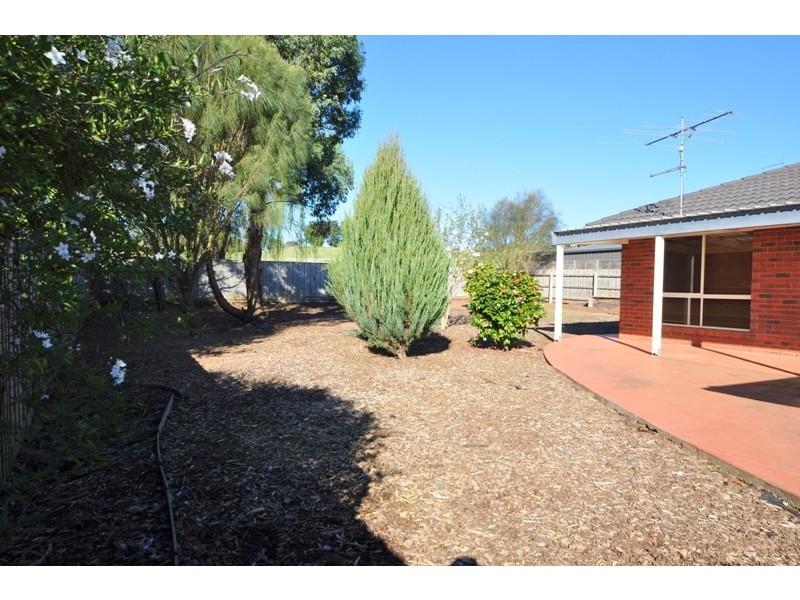 18 Grandview Close, Athlone VIC 3818