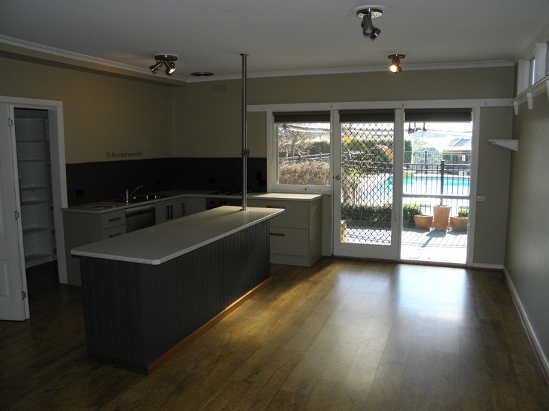 11 Paterson Street, Drouin East VIC 3818