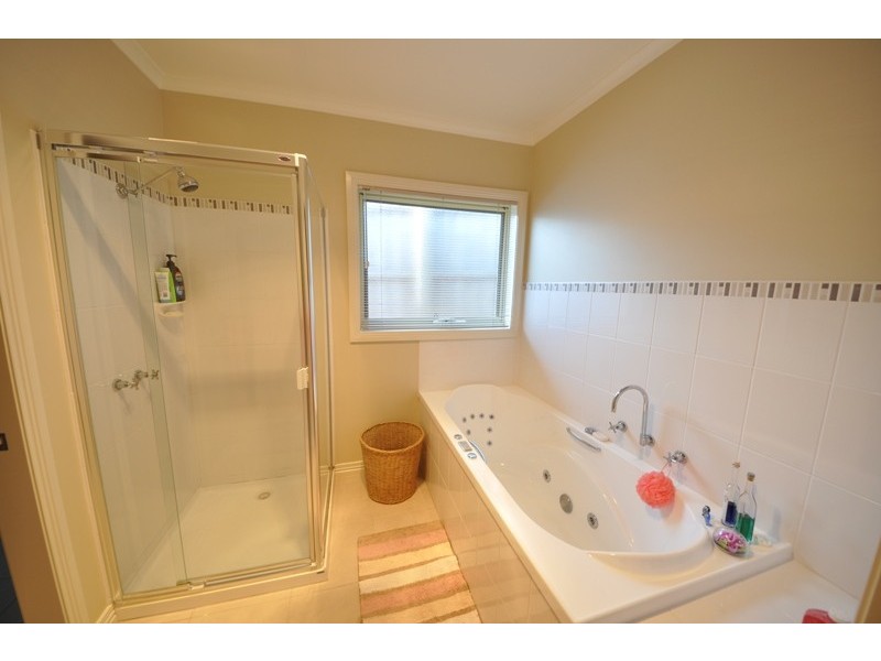 3 Shae Crescent, Drouin VIC 3818