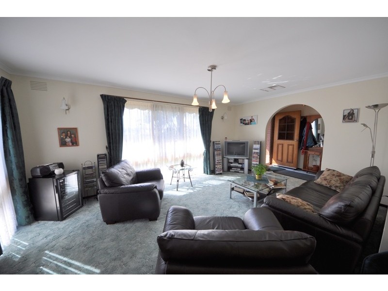 11 McCulloch Avenue, Warragul VIC 3820