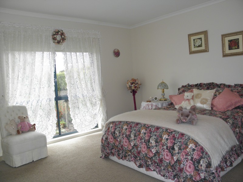 5 Wallace Crescent, Drouin VIC 3818