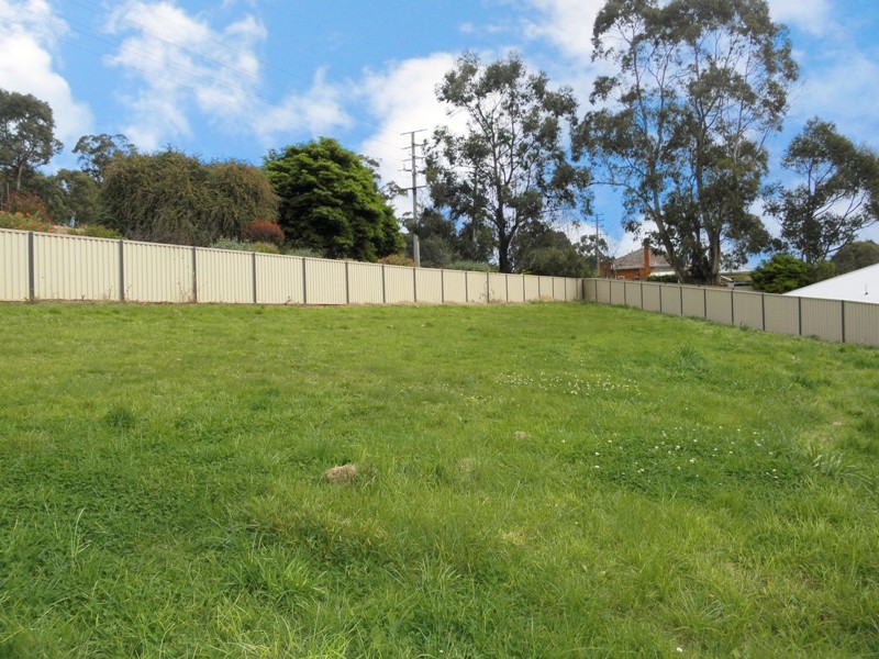 11 Lakeside Court, Drouin VIC 3818