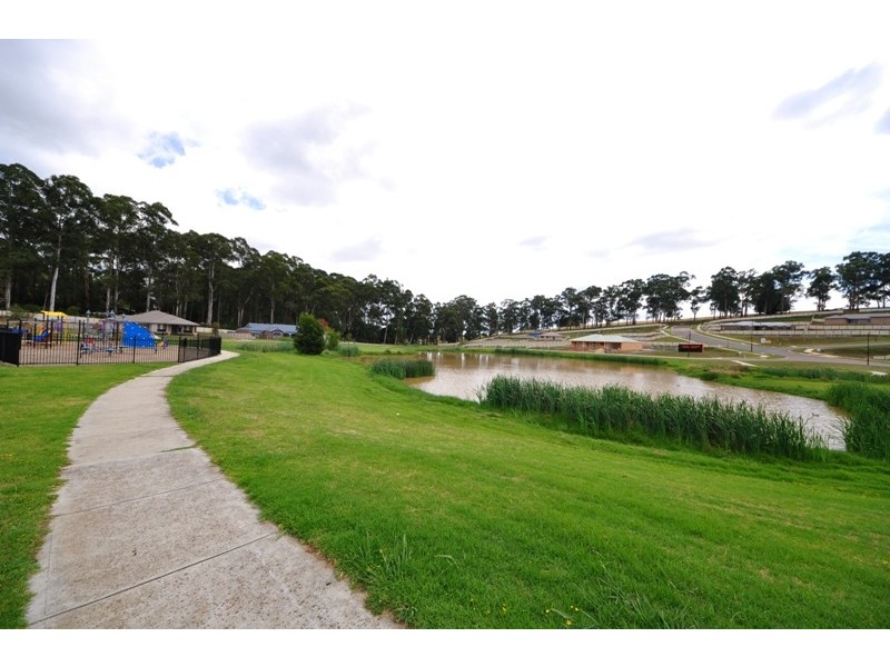 11 Lakeside Court, Drouin VIC 3818