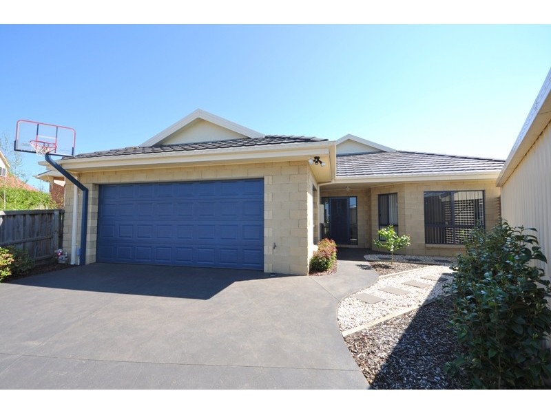 8 Deakin Court, Warragul VIC 3820
